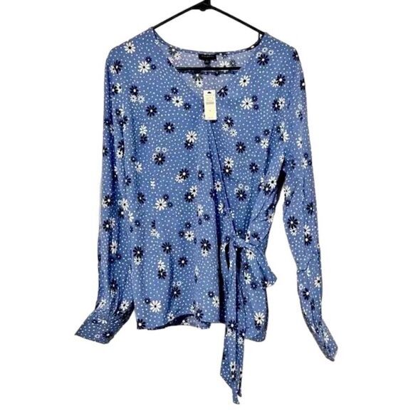 Talbots Flowers & Dots Poet Sleeve Wrap Top - Picture 3 of 4